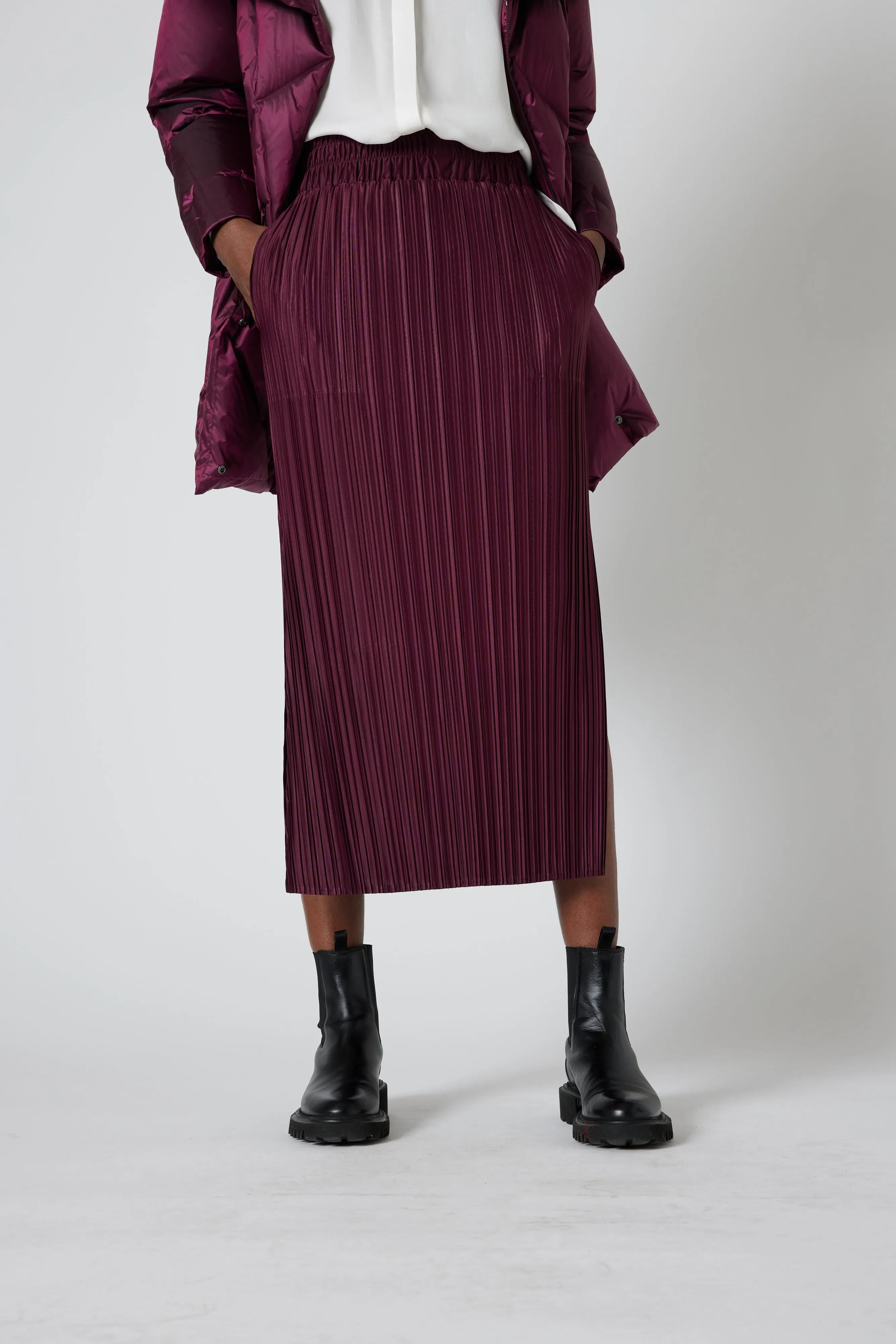 Relaxed Pleated Skirt