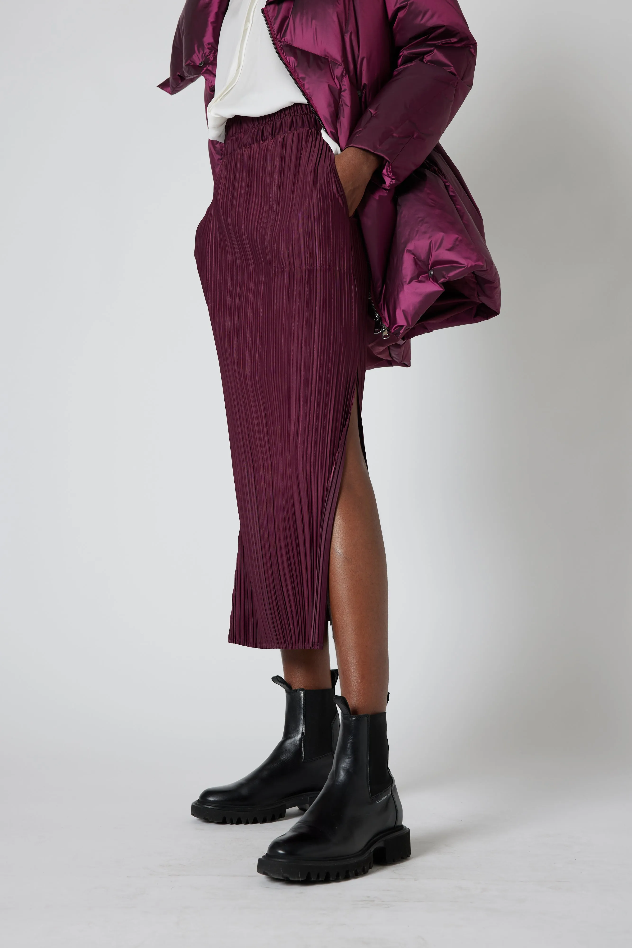 Relaxed Pleated Skirt